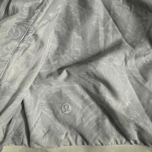 Lululemon: Women's Reversible Insulated
Windbreaker Jacket - Picture 16 of 16